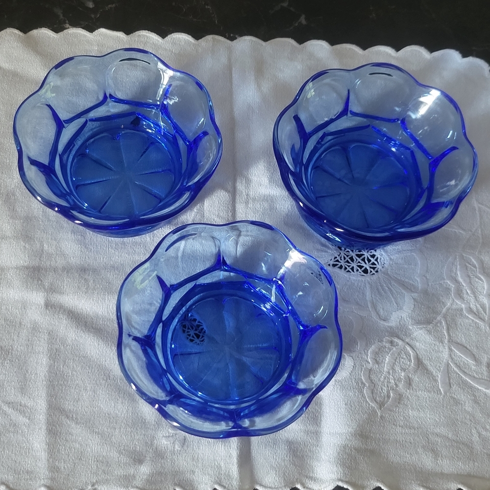 Vintage Fenton Cobalt Blue Berry Candy Bowls Set of 3 - Picture 3 of 4